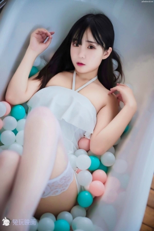Coser-御子Yumiko-White-dress-25