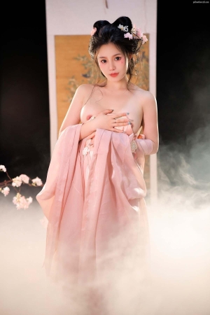 Coser-桃暖酱-–-Dreaming-in-colorful-clothes-15