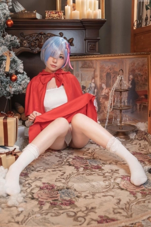 Coser-爆机少女喵小吉-Rem-On-Christmas-Eve-02