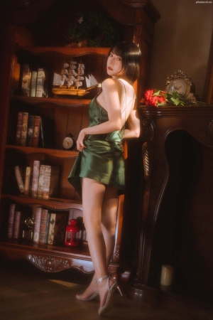 Coser-香草喵露露-Green-dress-05
