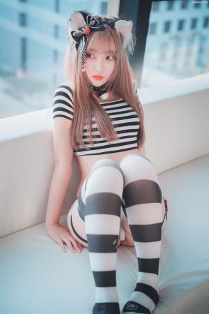 DJAWA-Catgirl-in-Stripes-하나리-09