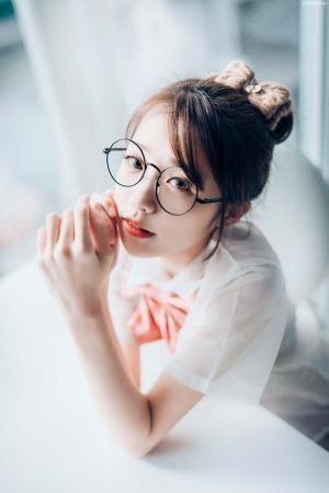 JVID-Girl-in-trasparent-uniform-with-glasses-妍妍Angel-001