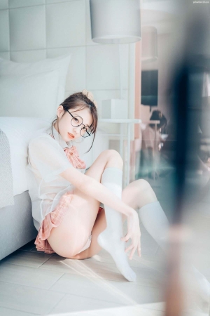 JVID-Girl-in-trasparent-uniform-with-glasses-妍妍Angel-014