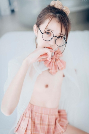 JVID-Girl-in-trasparent-uniform-with-glasses-妍妍Angel-027