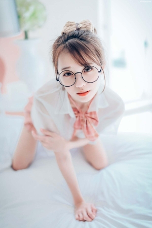 JVID-Girl-in-trasparent-uniform-with-glasses-妍妍Angel-036