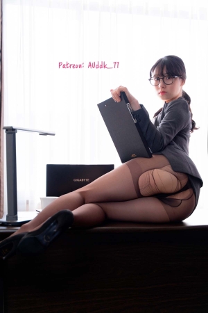 Model-Myung-Ah-명아-Pleasures-in-Office-12