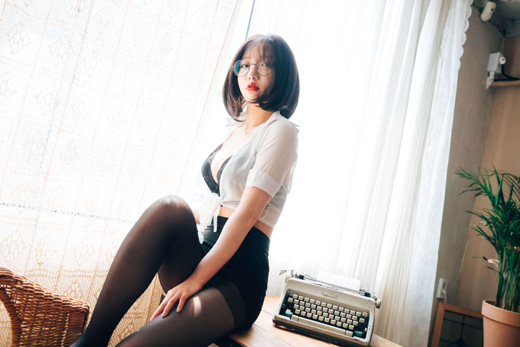 [Loozy] Officegirls Vacation Vol.1 - Son Ye-Eun (손예은)